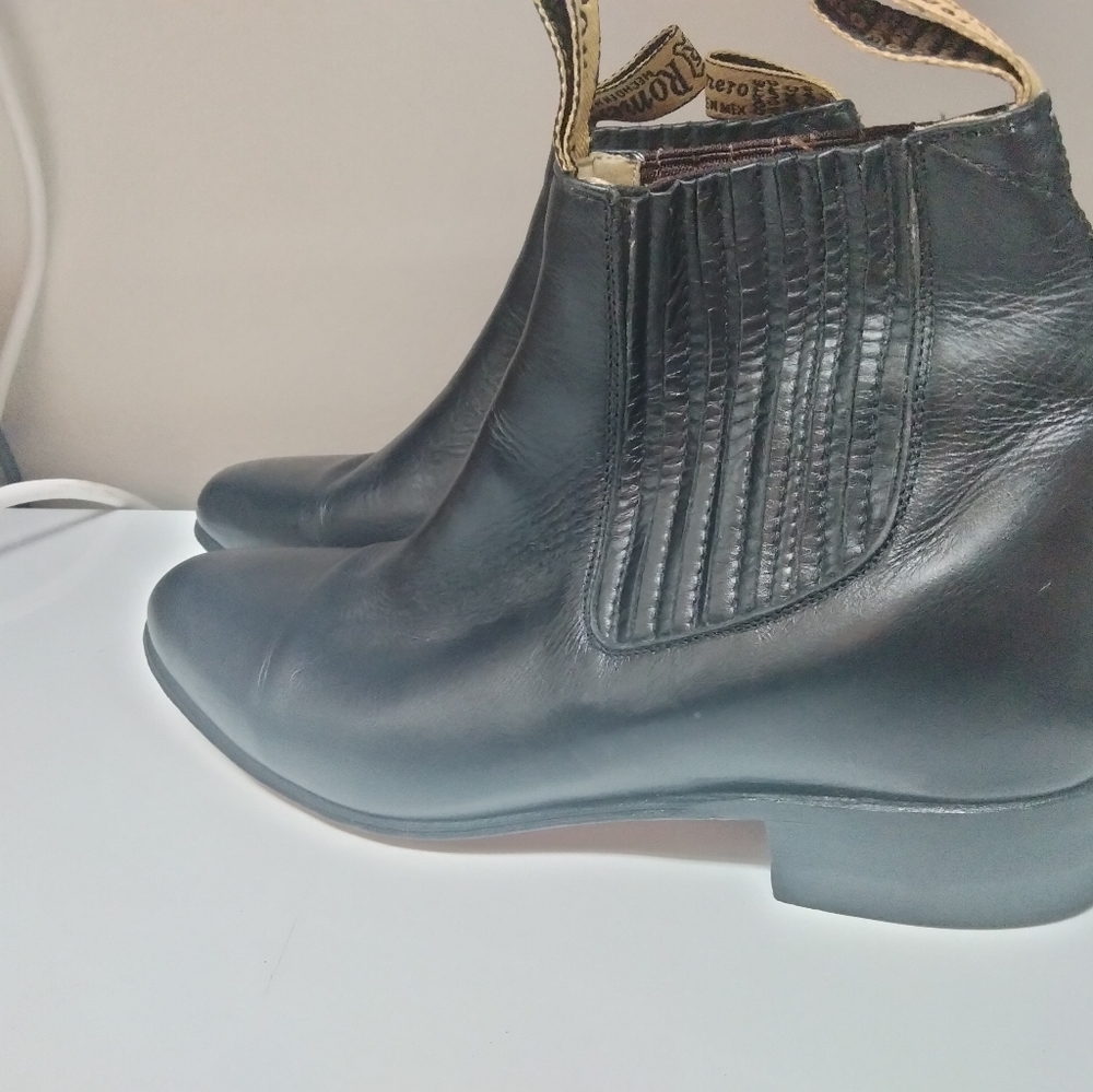 Boots - Picture 3 of 5